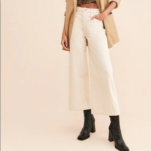 High Rise Cropped Jeans
Triarchy